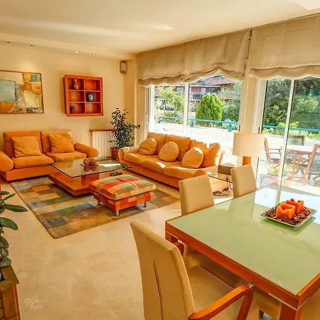 Deluxe By The Beach By Hello Appartement
